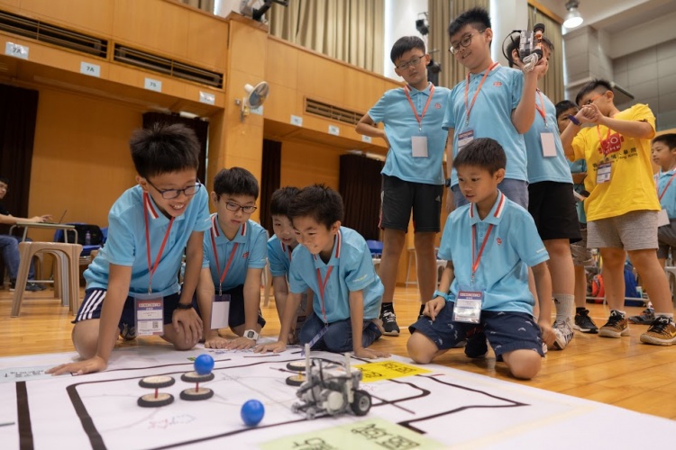 AI Robot Engineer course offers a versatile lesson package on engineering and computing. It includes very thorough instructions for educators and learning activities for students.