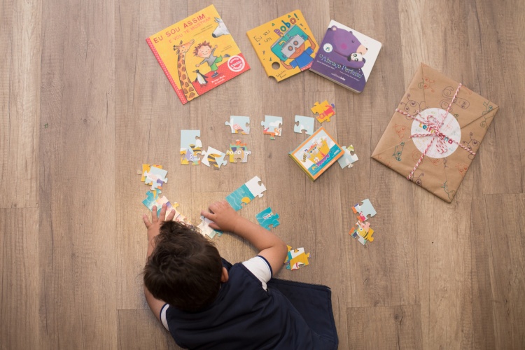 PlayKids Leiturinha provides pre-curated materials as the monthly sets always include books and simple activities that are picked to support the certain age group.