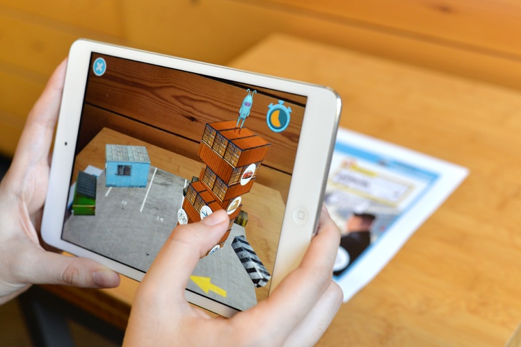 Nushu uses AR to deliver more information about the news and provides small game activities related to them. 